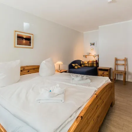 Apartment Seeschloss, App 03, Direkt An Der Strandpromenade, Toplage Binz